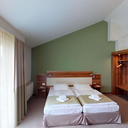 Hotel Mercure Tagungs- & 4*