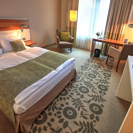 Mercure Tagungs- & فندق 4*