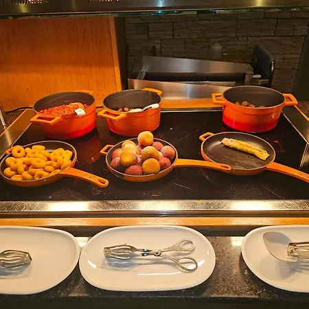 克雷费尔德中心土地美居酒店 4*