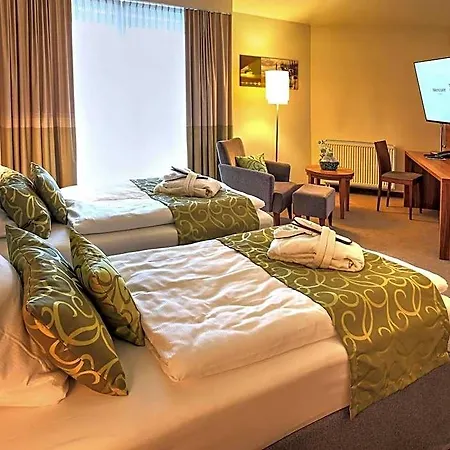Mercure Tagungs- & فندق 4*